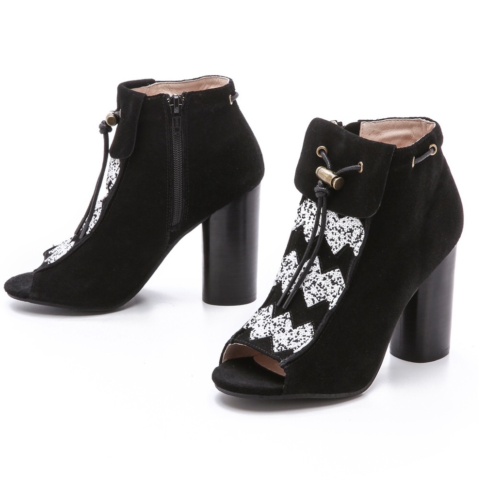 🖤House of Harlow Beaded Stacked Heels